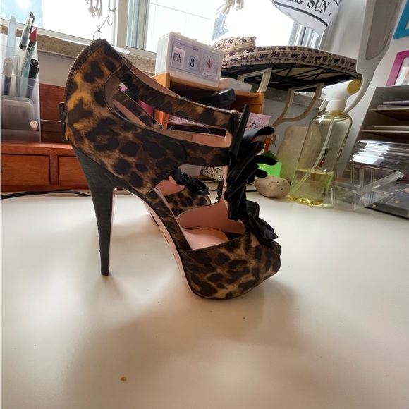 Betsy Johnson HEELS. size 8 - Picture 1 of 5